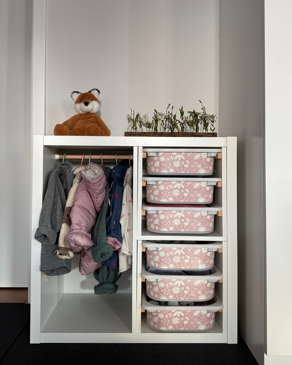DIY Montessori Garderobe