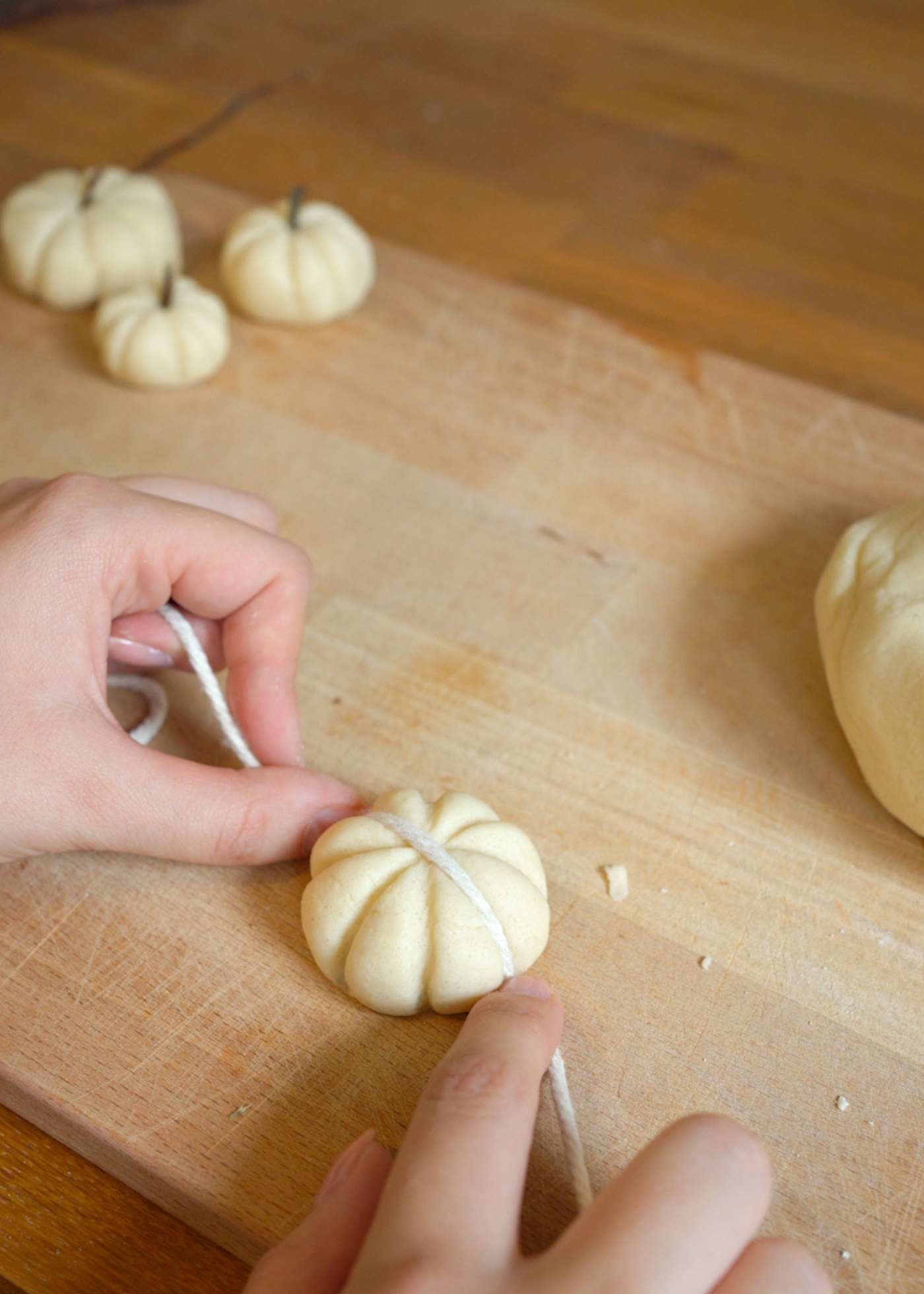 Salzteig Kürbisse selber formen Salzteig Kürbisse selber formen