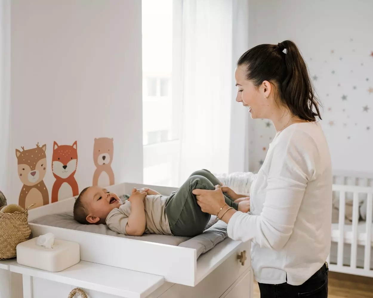 Wickelbereich im Babyzimmer: Tipps für die perfekte Einrichtung