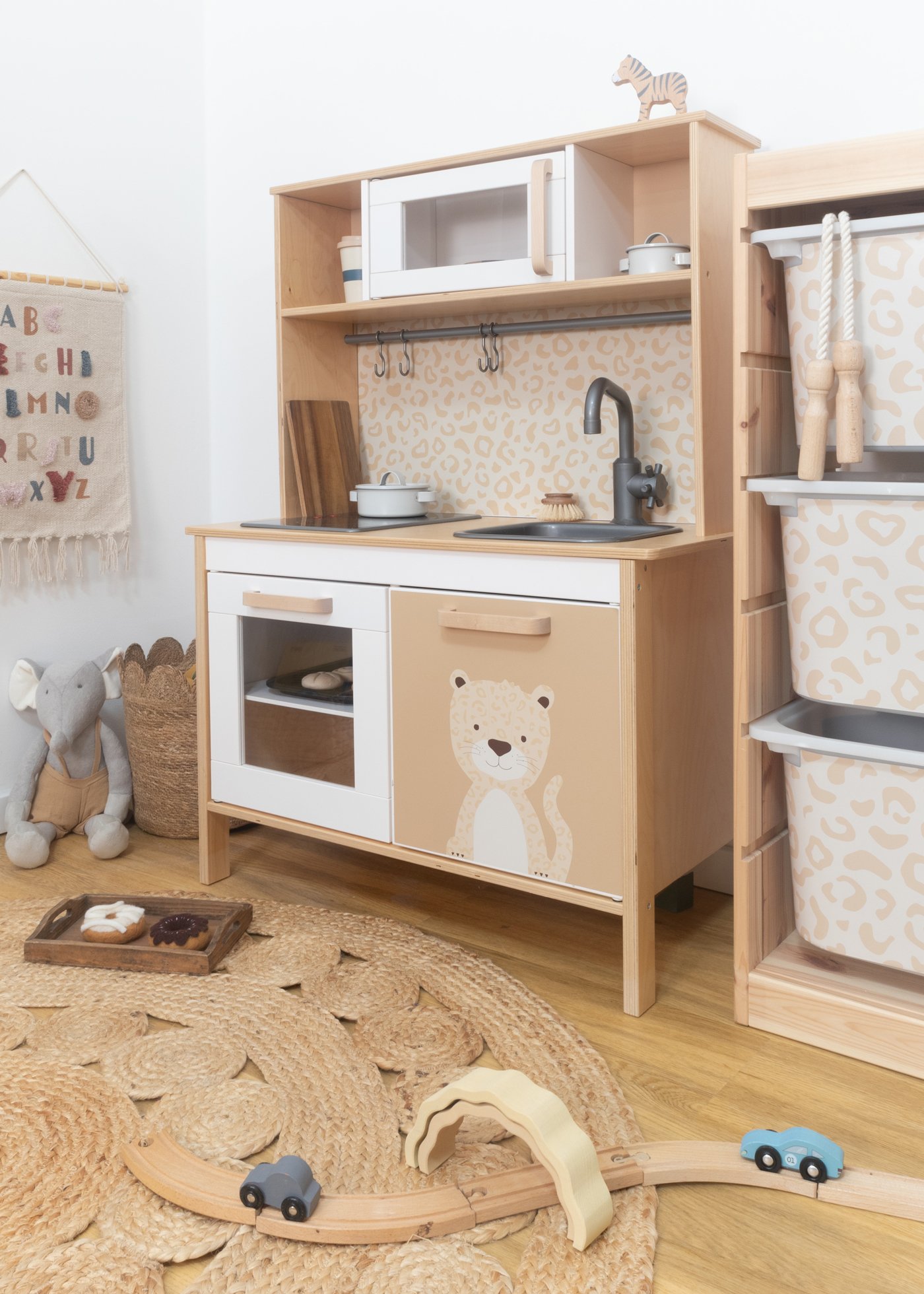 Kinderfreundliche Dekofolie für IKEA Kinderküchen mit Leopardenmotiv Schöne und niedliche Folie, die kinderfreundliche Designs unterstützt