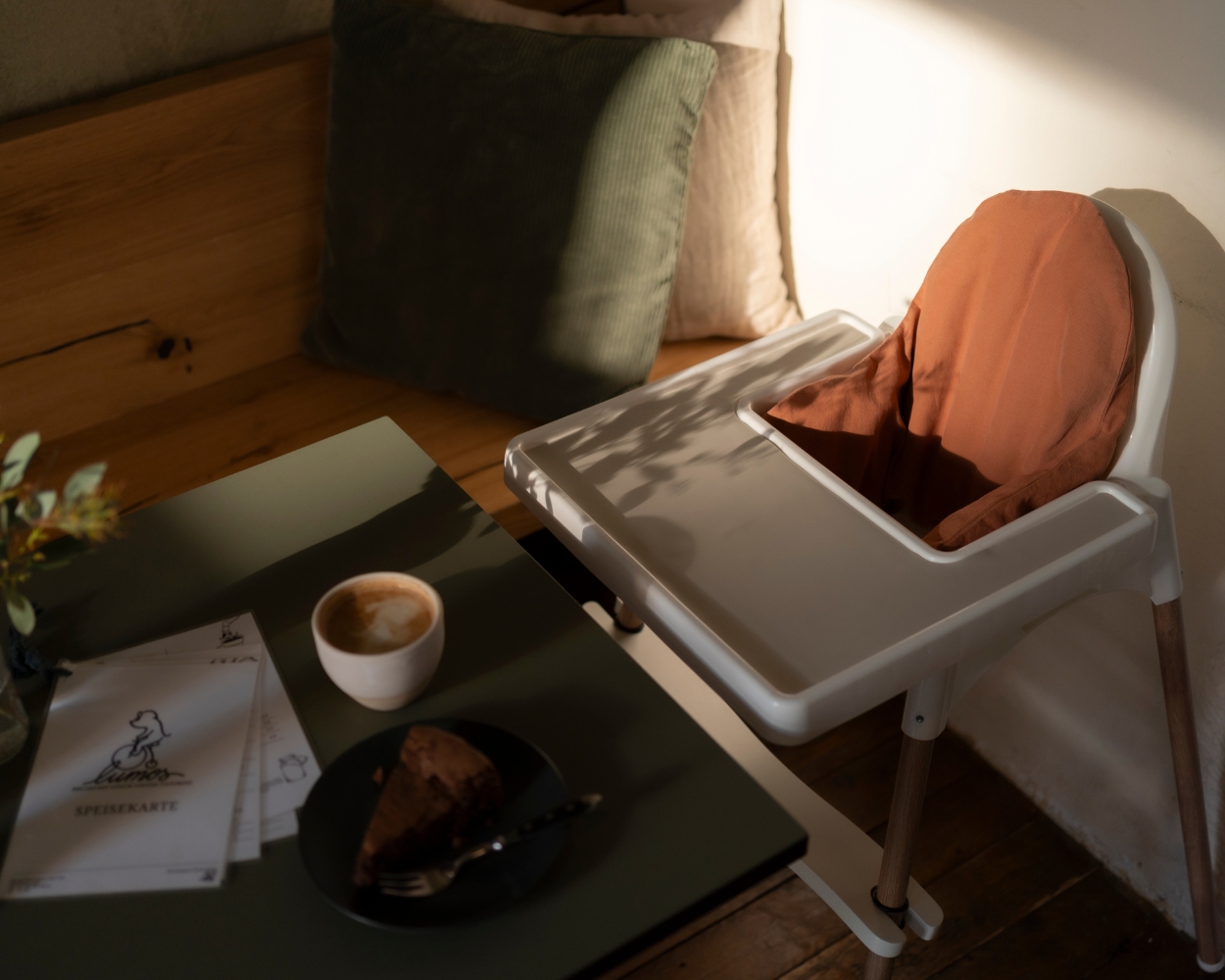 ANTILOP Hochstuhl in der Gastronomie Entspannt essen mit Kleinkind – Tipps für Mahlzeiten im Hochstuhl