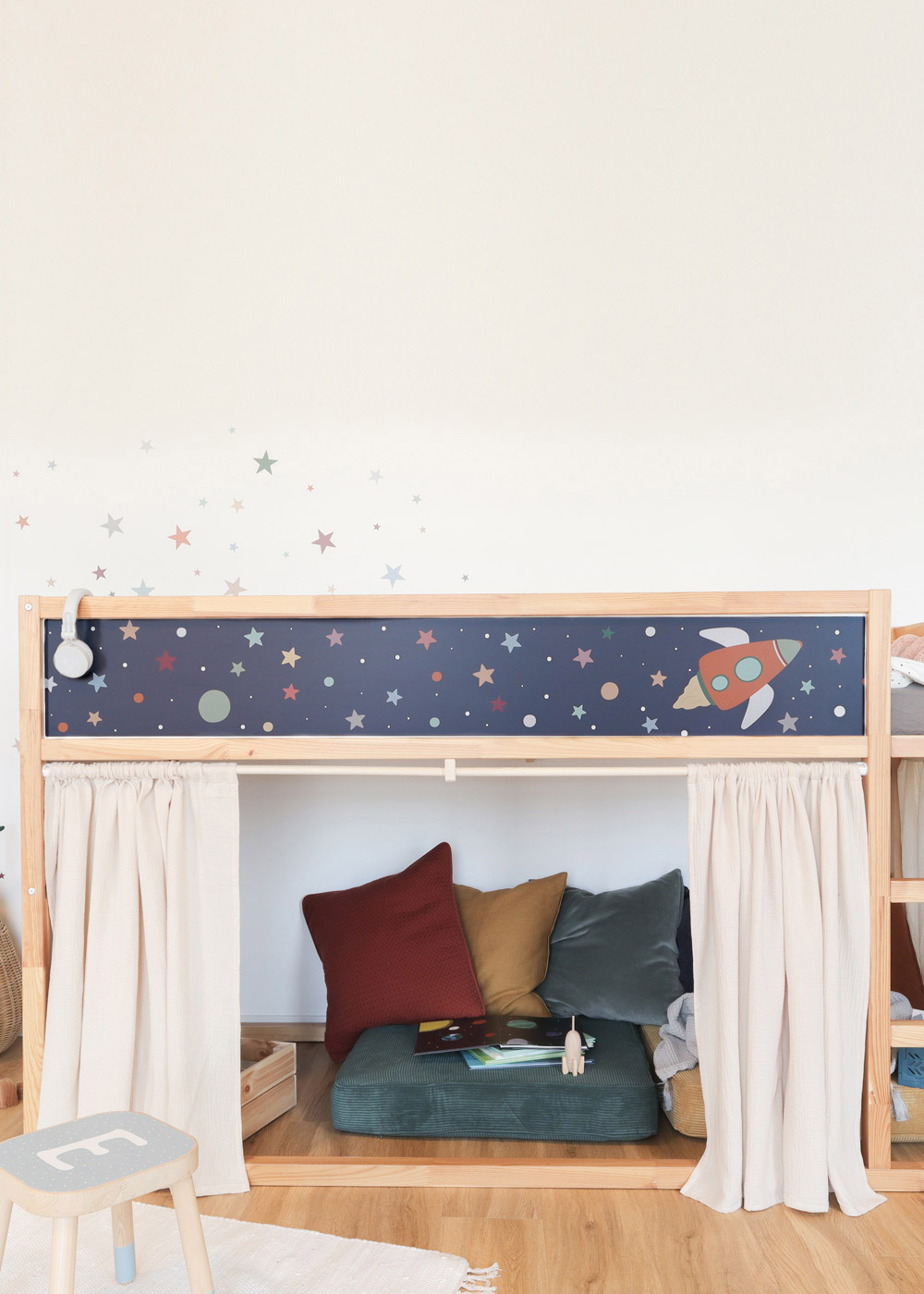 klebefolie ikea kura hochbett planeten 5er set 3