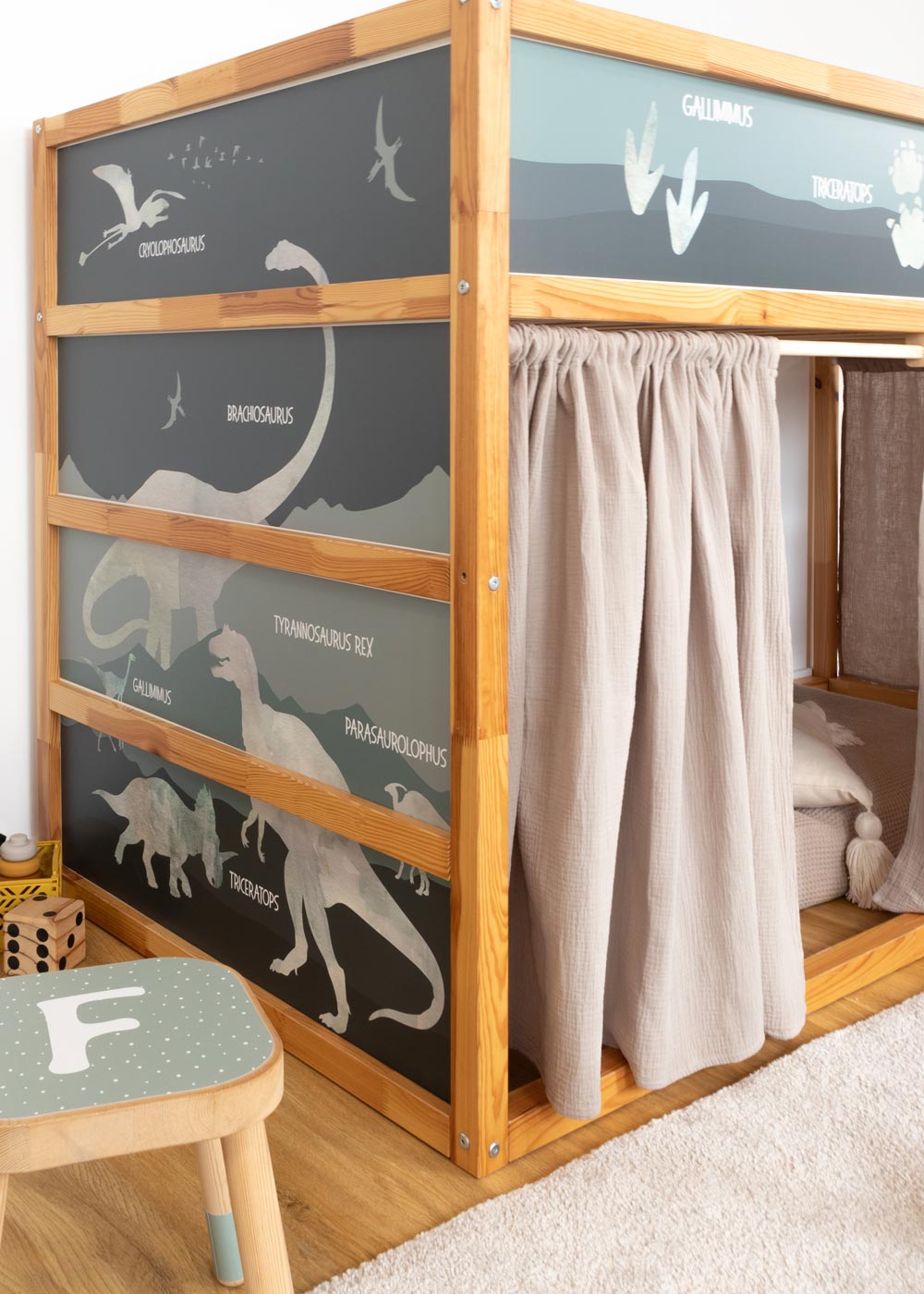 klebefolie ikea kura hochbett dinosaurier gruen 6