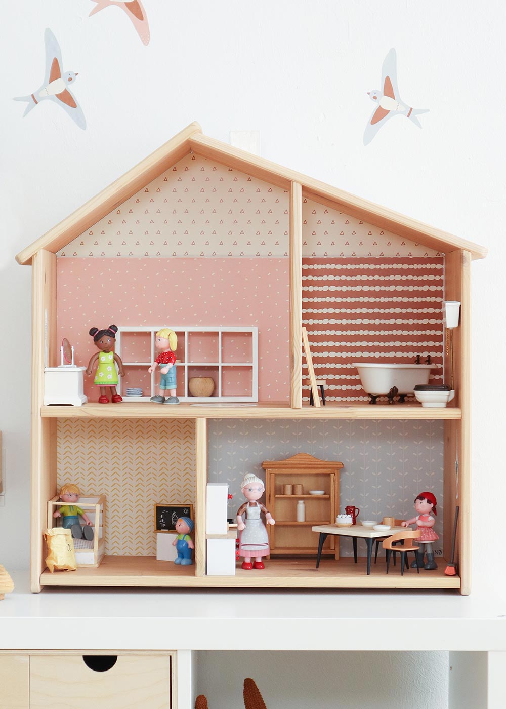Ikea Flisat Puppenhaus Tapete Lille Stuba rosa camel mit Vögeln