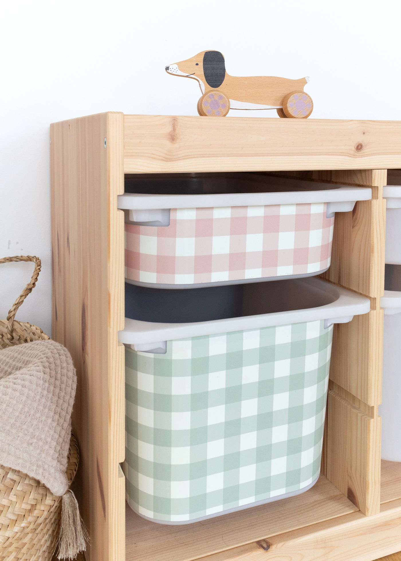 Sommerliches Karomuster für IKEA TROFAST Boxen Modernes Karomuster auf IKEA TROFAST Boxen aufbringen