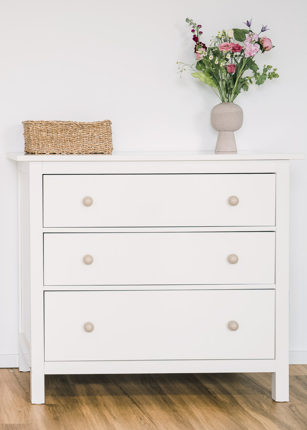 IKEA Kommode mit Holzgriffen