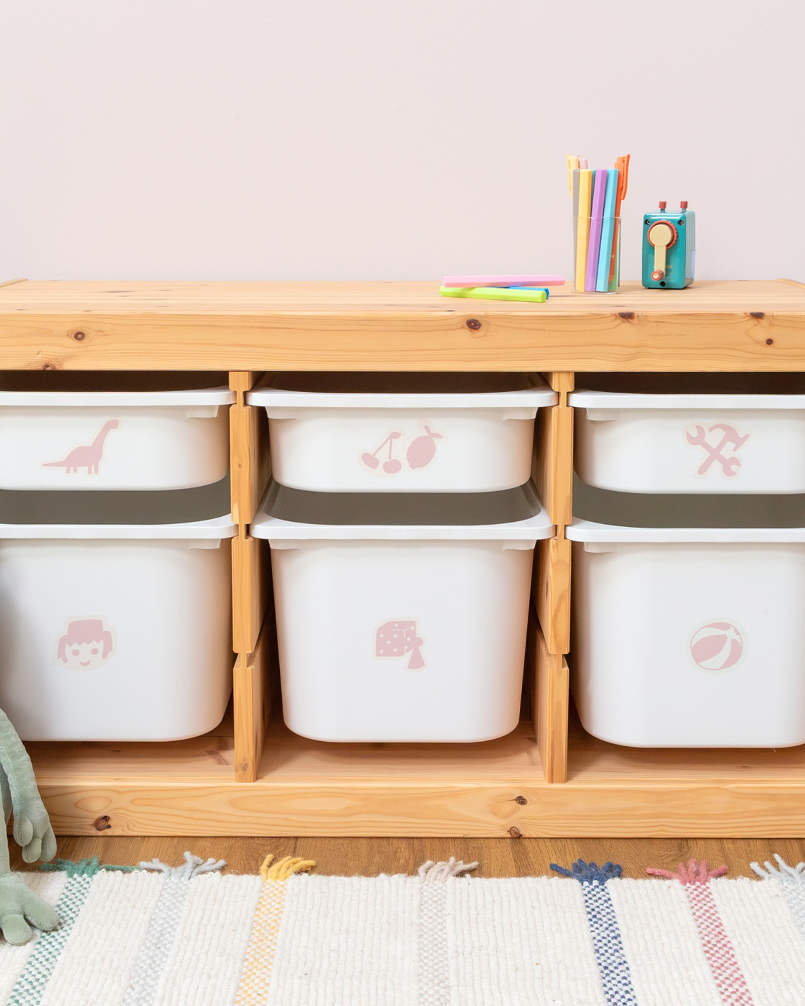 Kunststoffboxen, Aufbewahrungsbehälter, Kinderzimmer, Aufbewahrungssystem, Holzregal