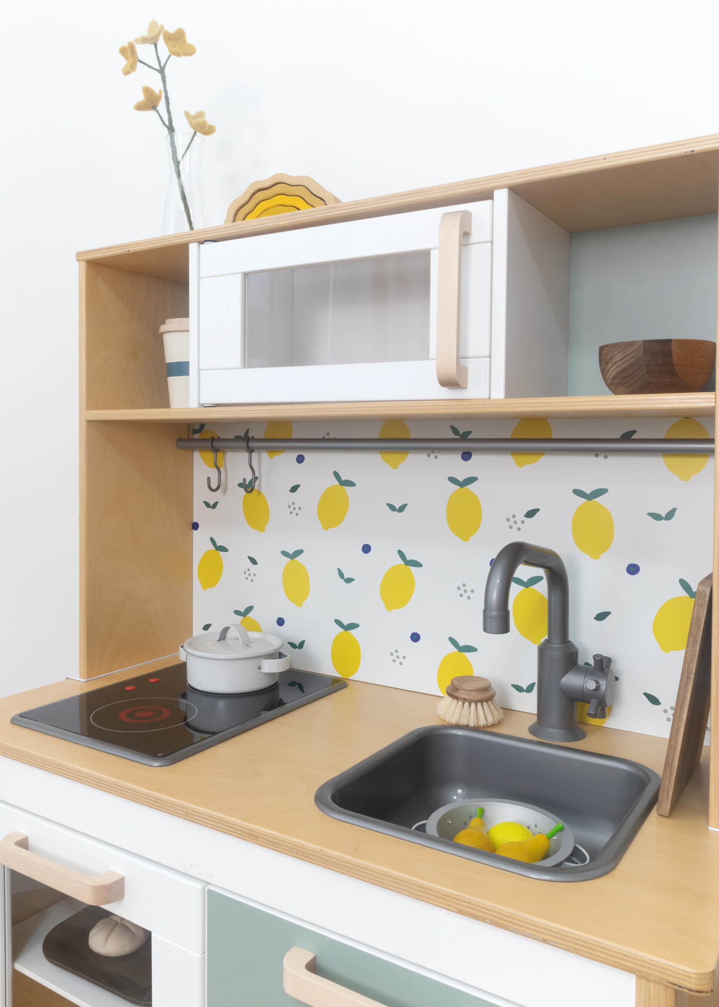 Kindgerechte Zitronenfolie für Kinderküche. Kindgerechte Klebefolie mit niedlichen Zitronen.