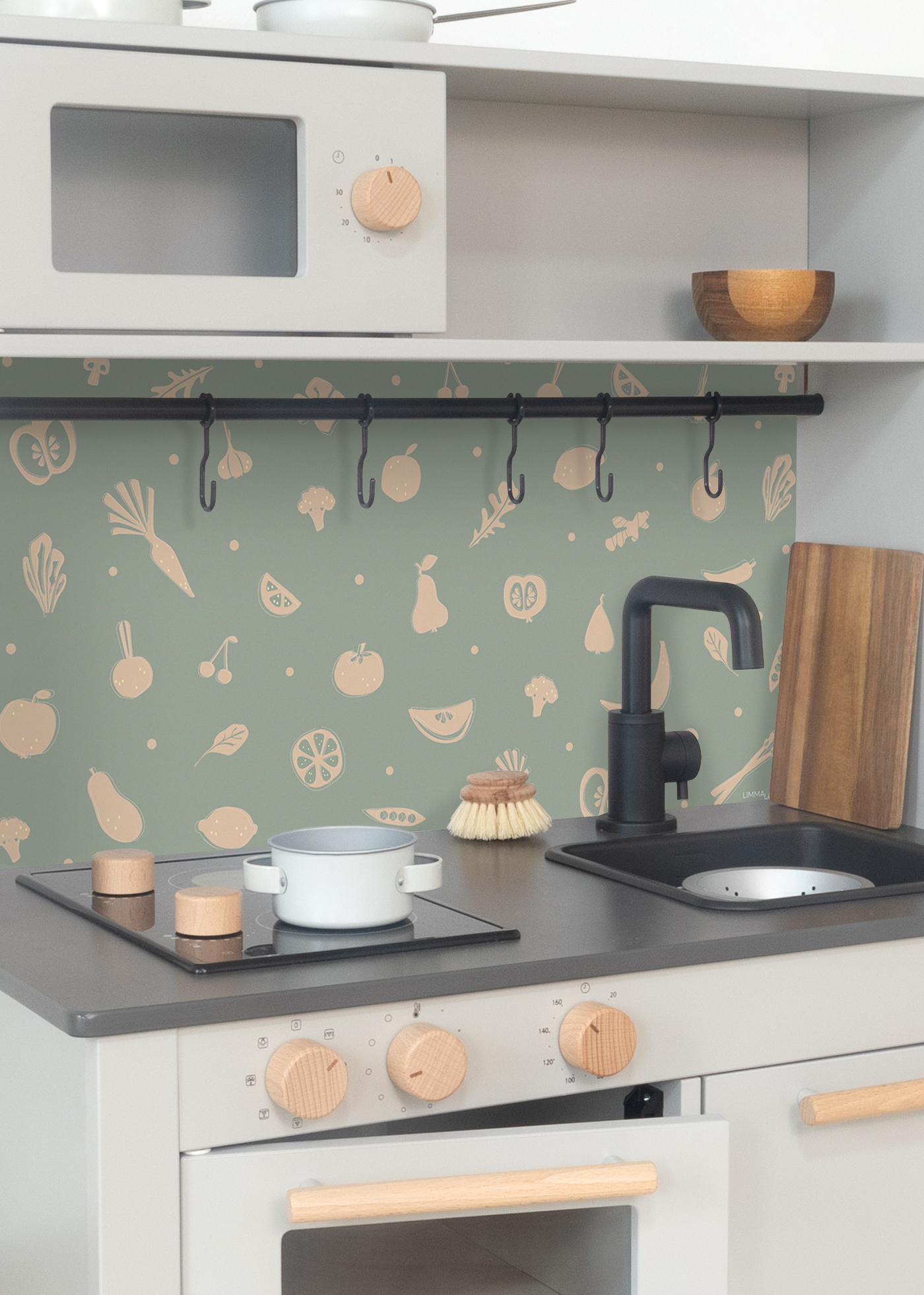 Kinderküchenfolie mit Früchte-Optik Selbstklebende Möbelfolie mit fröhlichen Früchte-Mustern für die SILLTRUT-Küche.