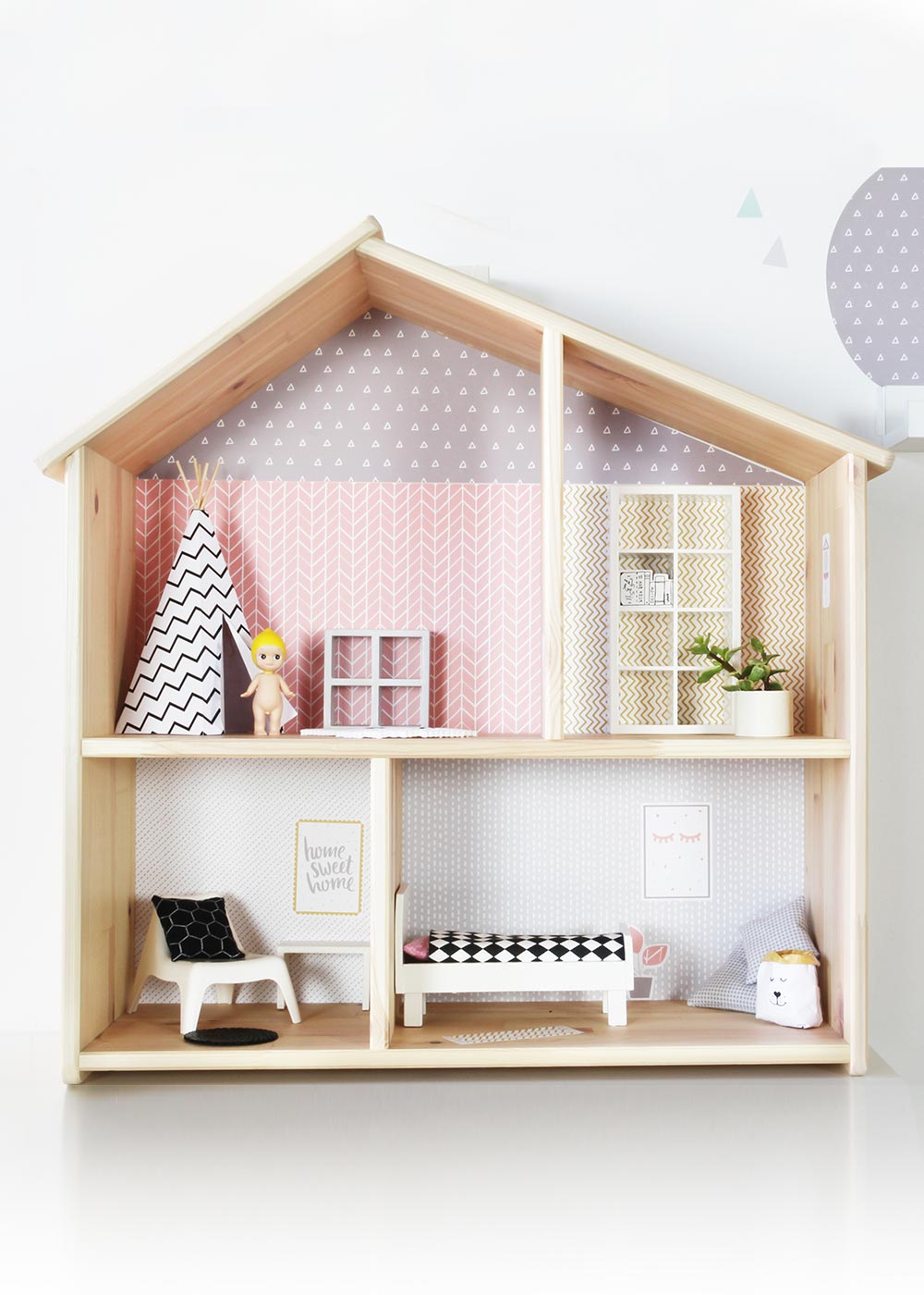 Ikea Flisat Puppenhaus Tapete Lille Stuba rosa hellgrau Frontansicht