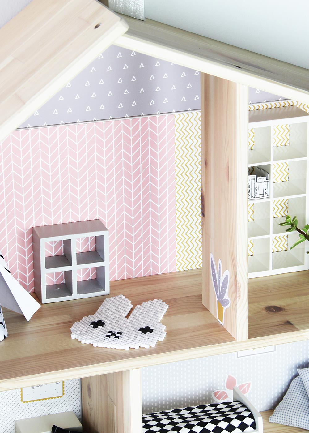 Ikea Flisat Puppenhaus Tapete Lille Stuba rosa hellgrau Teppich