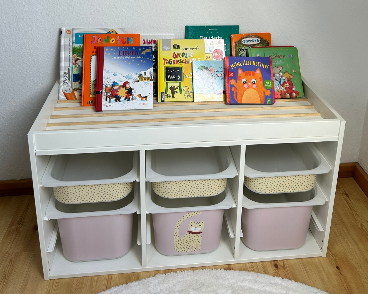 Bücheraufbewahrung mit dem IKEA TROFAST Regal