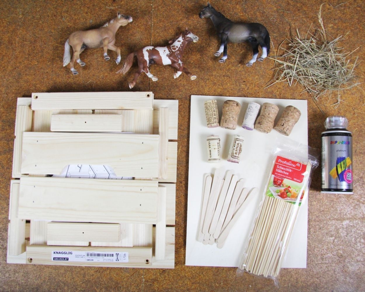 Bauanleitung Pferdestall Spielzeug Holz Selber Bauen Pferdestall und Zubehör selber machen für Kinderzimmer