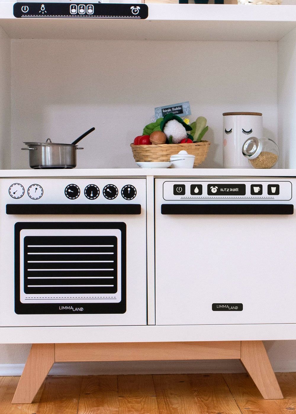 Kinderküche selber bauen mit Stickerset